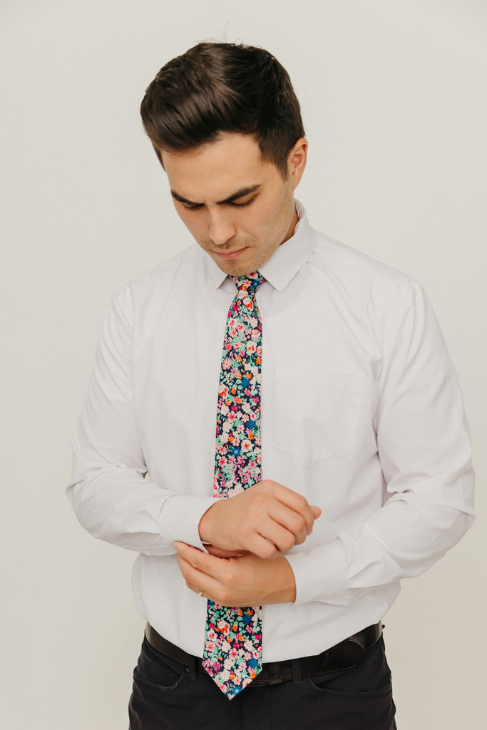 Abyss 3" Wide Standard Tie worn with a white shirt, black belt and black suit pants.