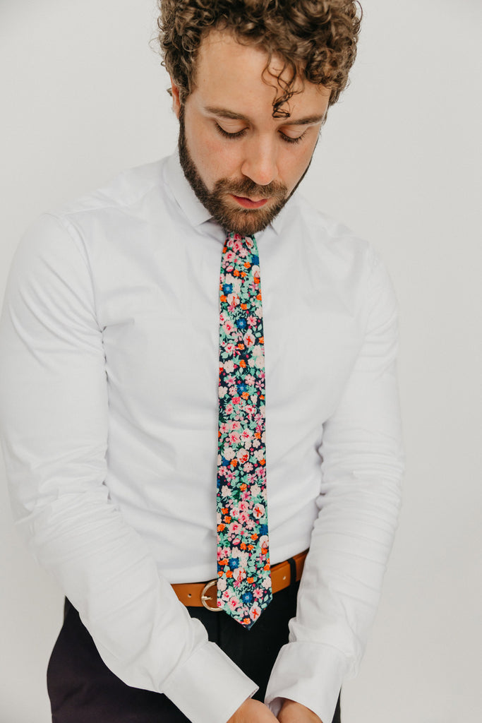 Abyss 2.5" Wide Skinny Tie worn with a white shirt, brown belt and black suit pants.