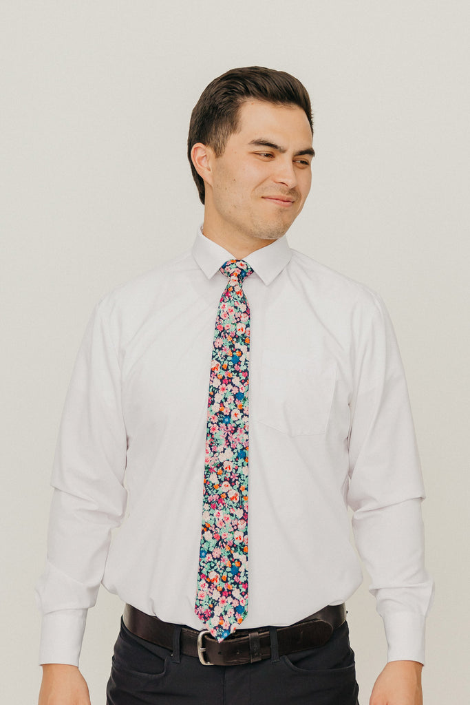 Abyss 3" Wide Standard Tie worn with a white shirt, black belt and black suit pants.