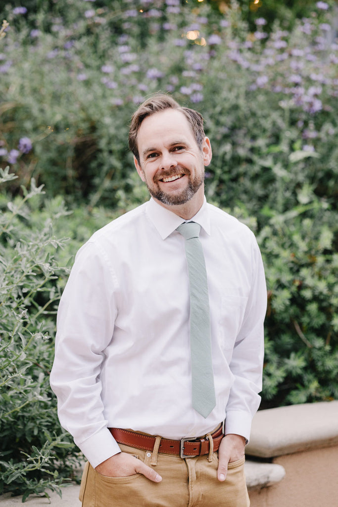 Agave tie worn with a white shirt and tan pants.