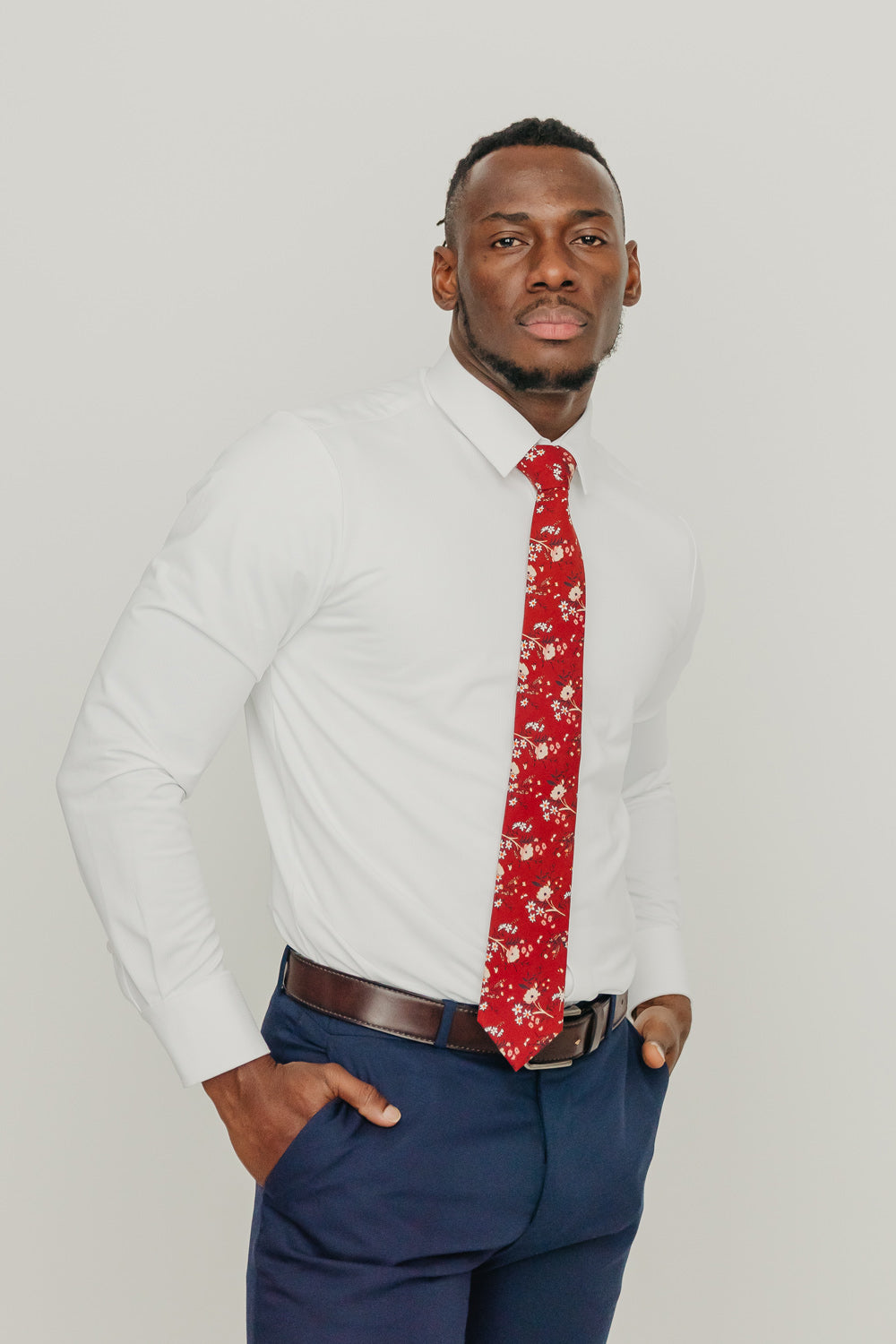 Autumn tie worn with a white shirt, brown belt and blue pants.