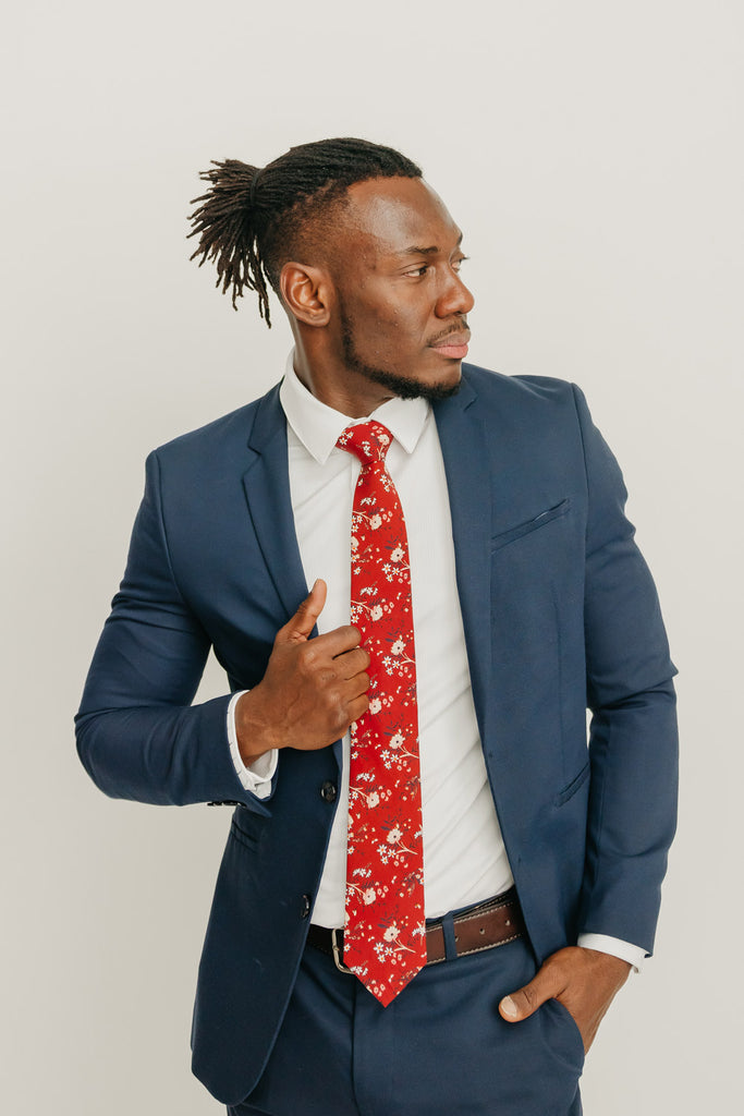 Autumn tie worn with a white shirt, brown belt and blue suit.