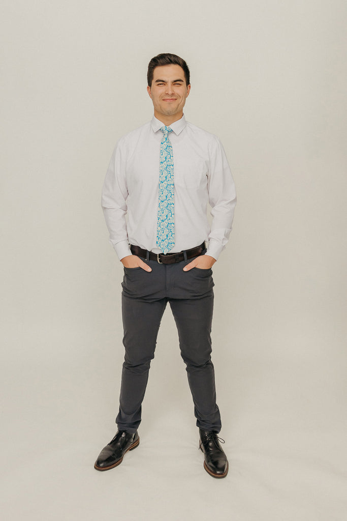 Blue Daisy 3" Wide Standard Tie worn with a white shirt, black belt and black suit pants.