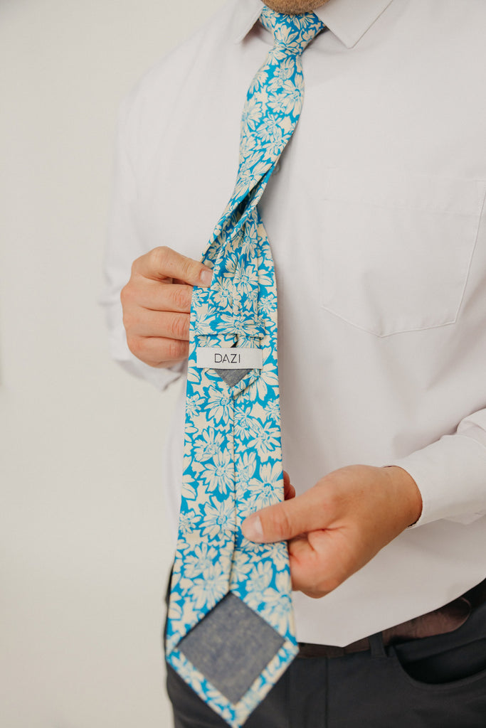 Blue Daisy 3" Wide Standard Tie worn with a white shirt, black belt and black suit pants.