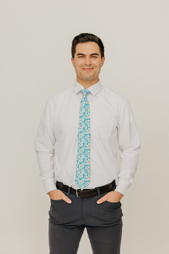 Blue Daisy 3" Wide Standard Tie worn with a white shirt, black belt and black suit pants.