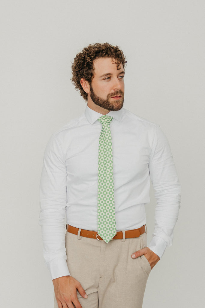 Groovy 3" Wide Standard Tie worn with a white shirt, brown belt and tan suit pants.