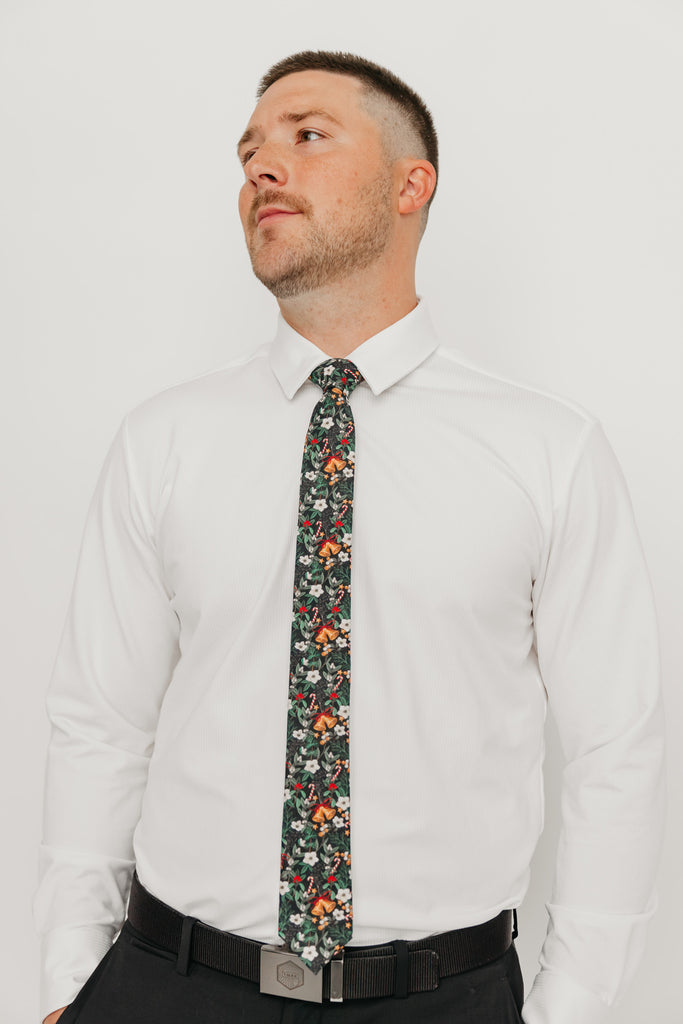 DAZI Holly Skinny Tie worn with a white shirt, black belt and black suit pants.