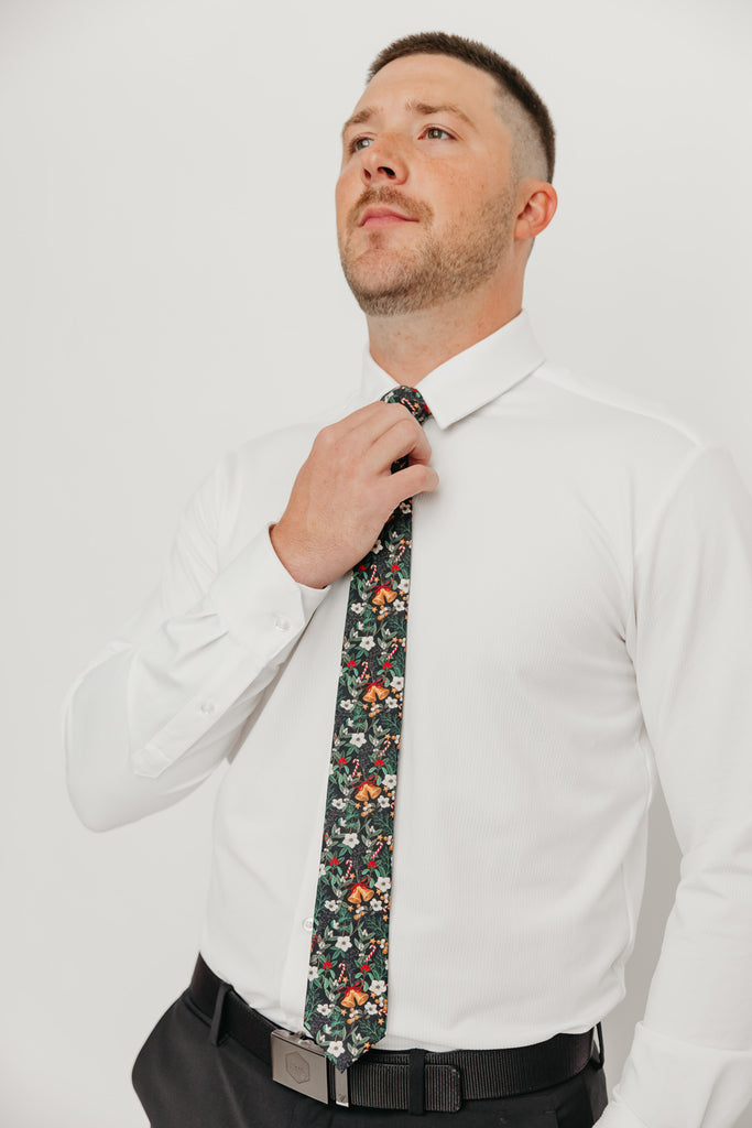 DAZI Holly Skinny Tie worn with a white shirt, black belt and black suit pants.