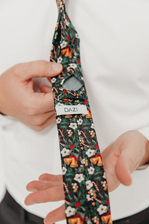 DAZI Holly Skinny Tie worn with a white shirt, black belt and black suit pants.
