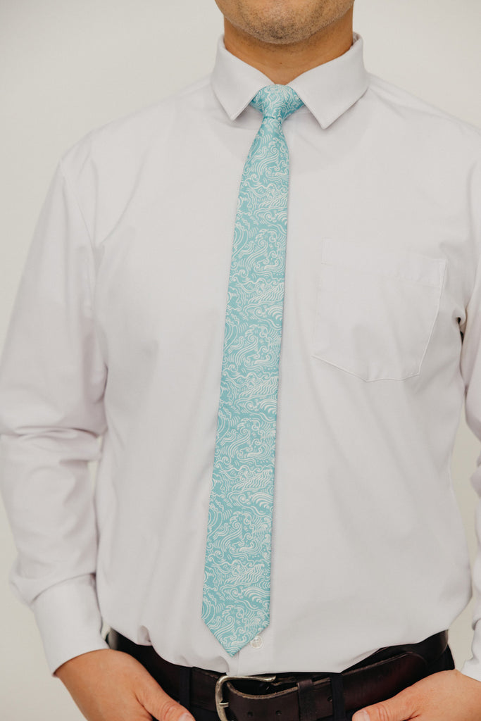 Riptide 2.5" Wide Skinny Tie worn with a white shirt, black belt and black suit pants.