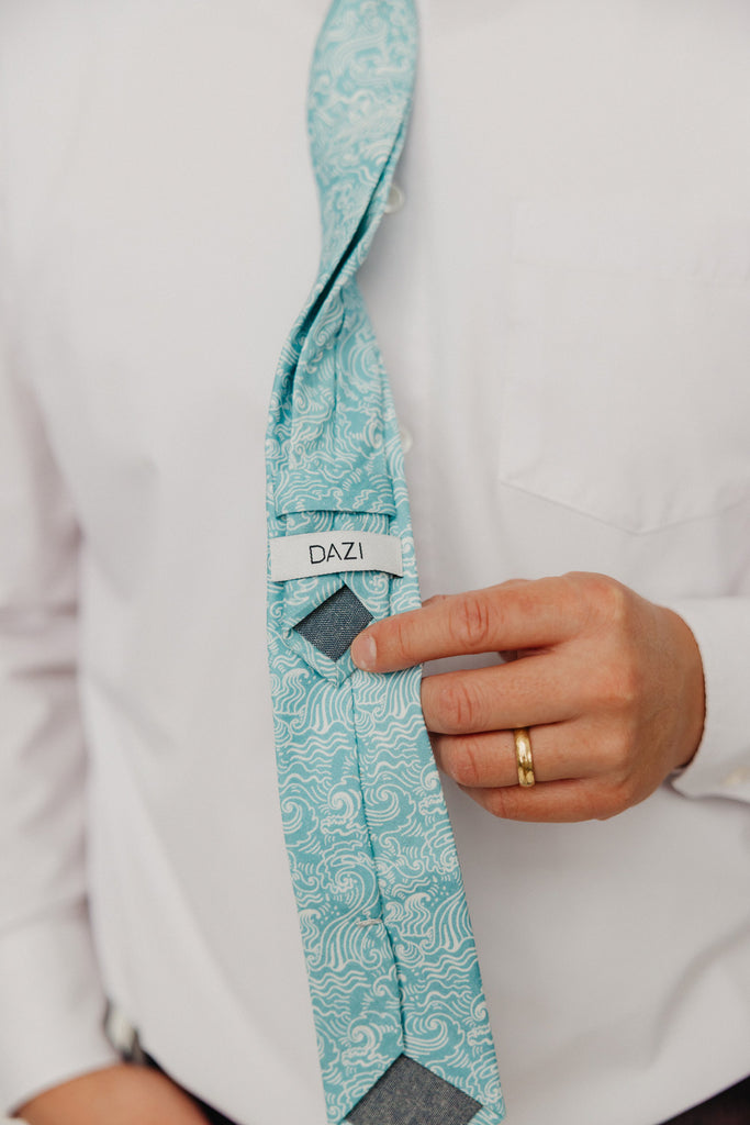 Riptide 2.5" Wide Skinny Tie worn with a white shirt, black belt and black suit pants.