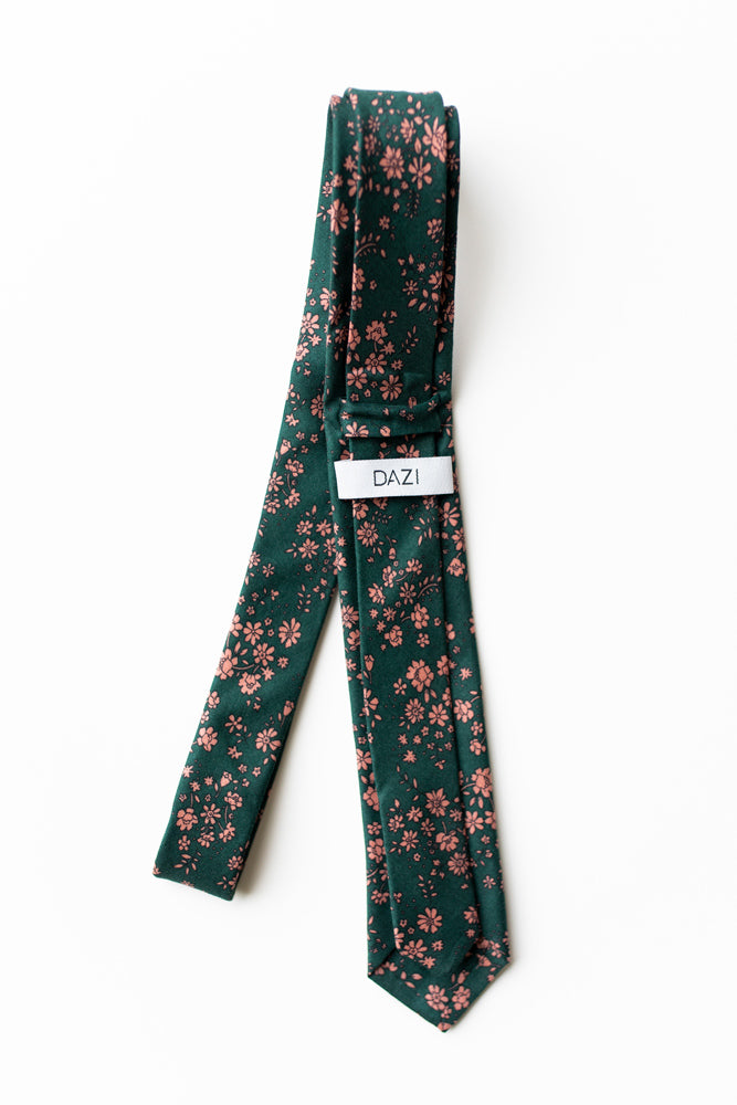 Evergreen tie photographed from the back showing the DAZI label.