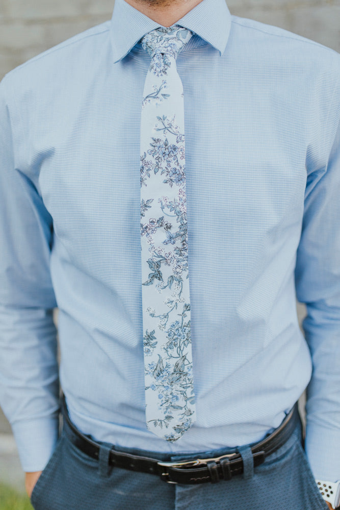 Indie Skye tie worn with a light blue shirt, black belt and navy blue pants.