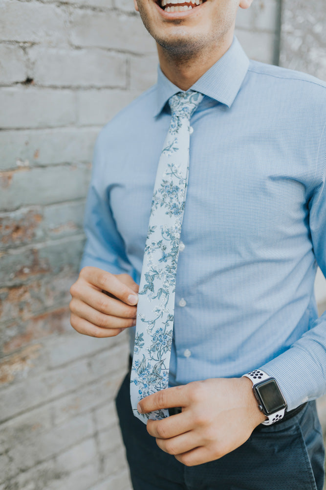 Indie Skye tie worn with a light blue shirt, black belt and navy blue pants.