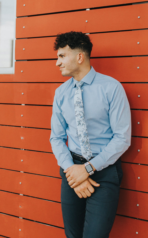 Indie Skye tie worn with a light blue shirt, black belt and navy blue pants.