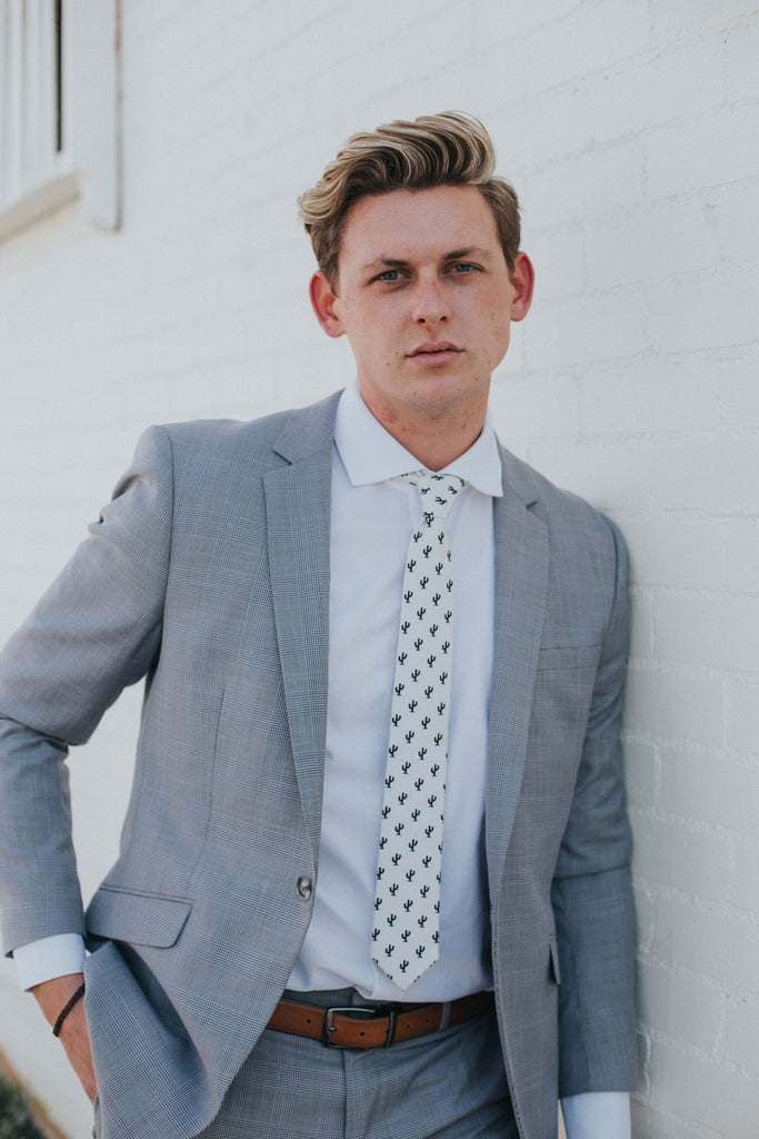 Saguaro tie worn with a white shirt, gray suit and brown belt.